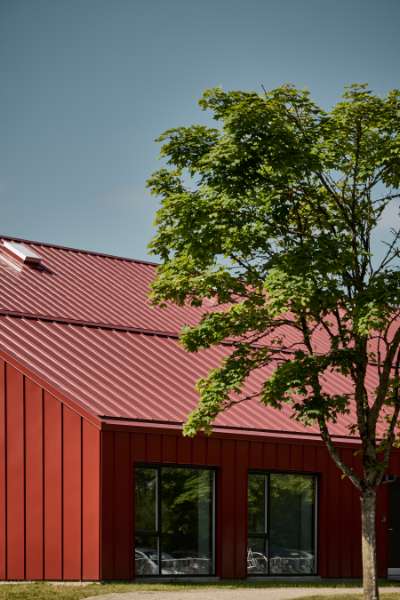 Steel profiles form the framework when space is provided for sports, learning, and play in Vestbjerg, Vestbjerg Idrætshal, Bakmøllevej 280, 9380 Vestbjerg, Denmark